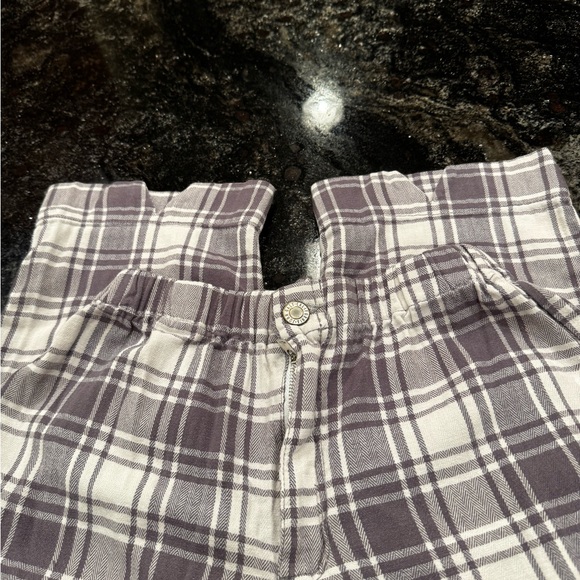 Brandy Melville Checkered Pants in Brown and Cream - Picture 6 of 7